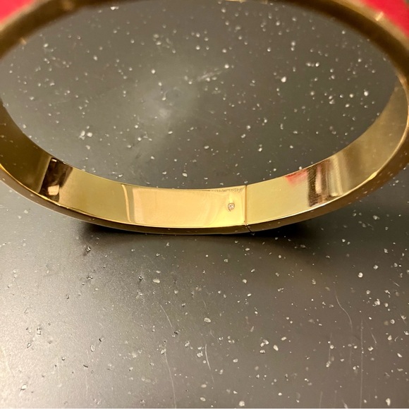 Tory Burch- Red Leather Inlay Gold 1/2” Hinge Bracelet. Like new condition. - Picture 4 of 12